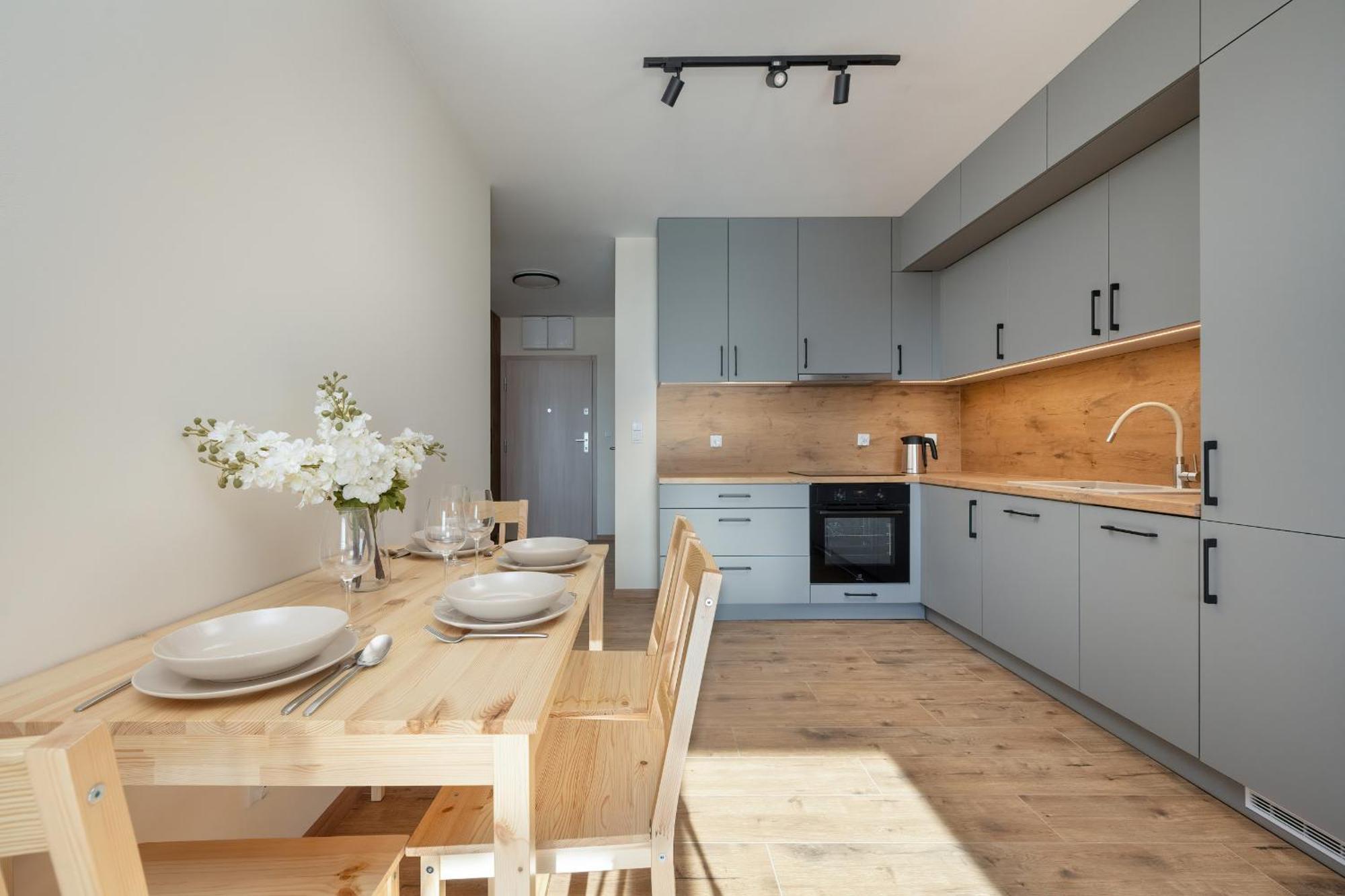 Apartament 1-bedroom With Parking & Balcony By Renters Wrocław